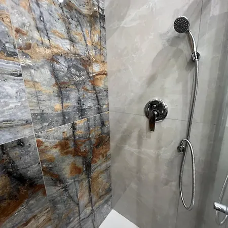 Ele Pantheon Apartamento